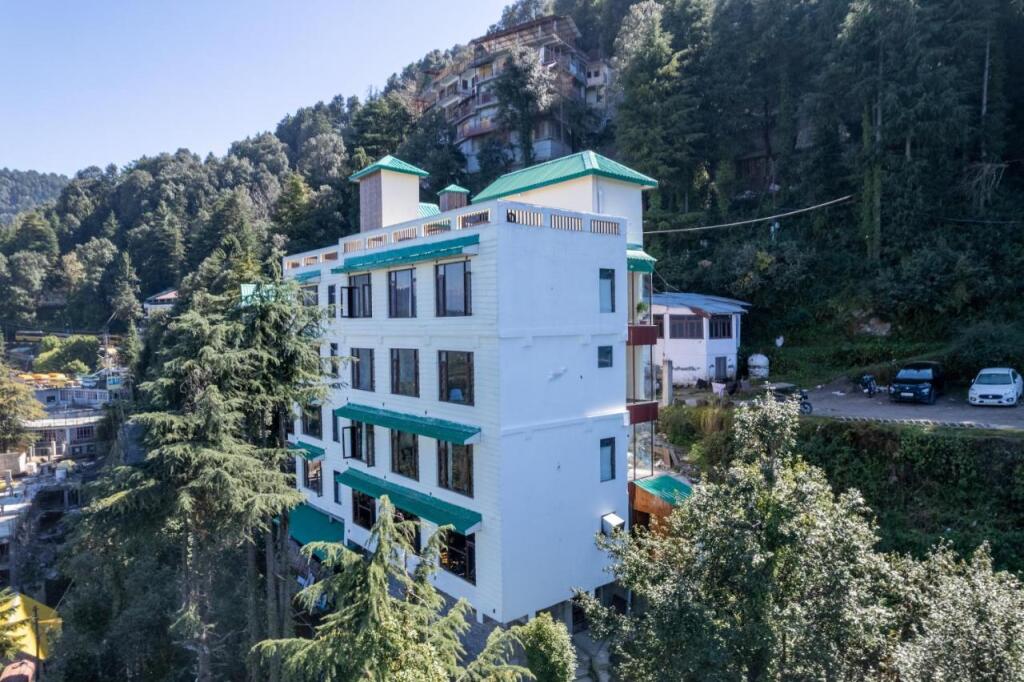 Чамба: The Seasons Dalhousie - Best Valley View & Mountain View Hotel in Dalhousie