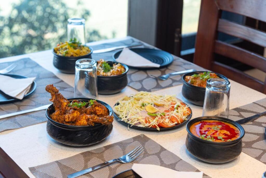 Чамба: The Seasons Dalhousie - Best Valley View & Mountain View Hotel in Dalhousie