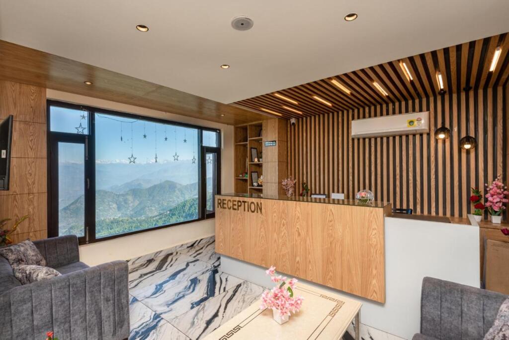 Чамба: The Seasons Dalhousie - Best Valley View & Mountain View Hotel in Dalhousie