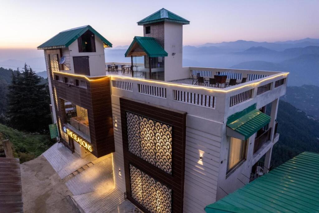 Чамба: The Seasons Dalhousie - Best Valley View & Mountain View Hotel in Dalhousie