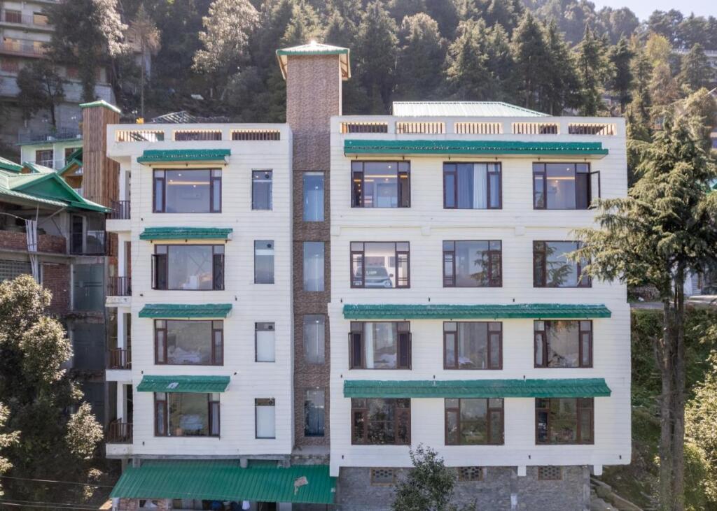 Чамба: The Seasons Dalhousie - Best Valley View & Mountain View Hotel in Dalhousie