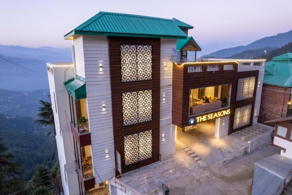 Чамба: The Seasons Dalhousie - Best Valley View & Mountain View Hotel in Dalhousie