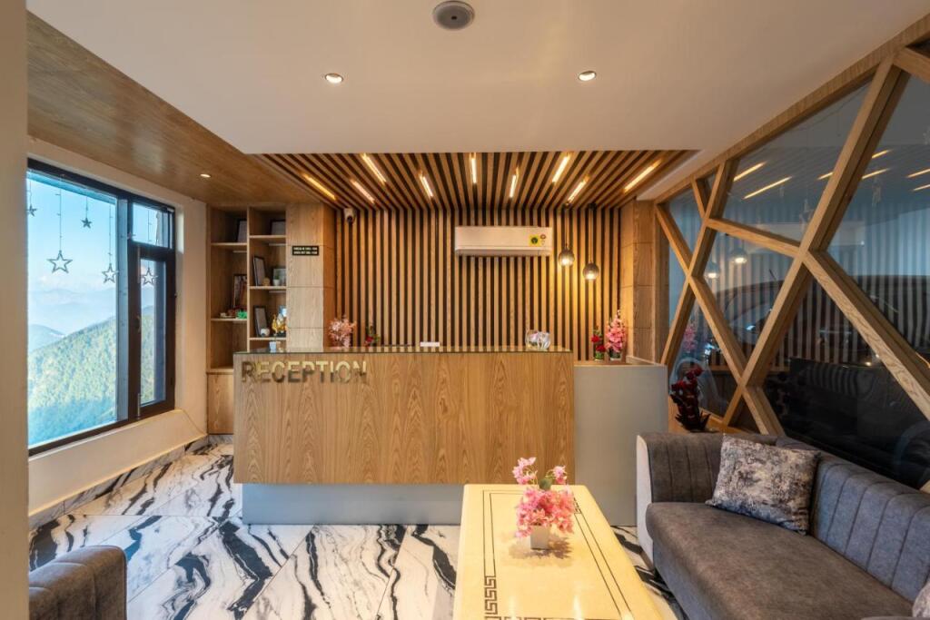 Чамба: The Seasons Dalhousie - Best Valley View & Mountain View Hotel in Dalhousie