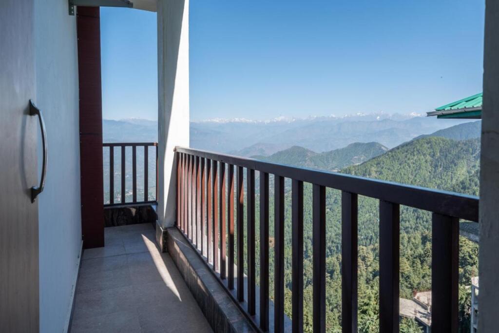 Чамба: The Seasons Dalhousie - Best Valley View & Mountain View Hotel in Dalhousie