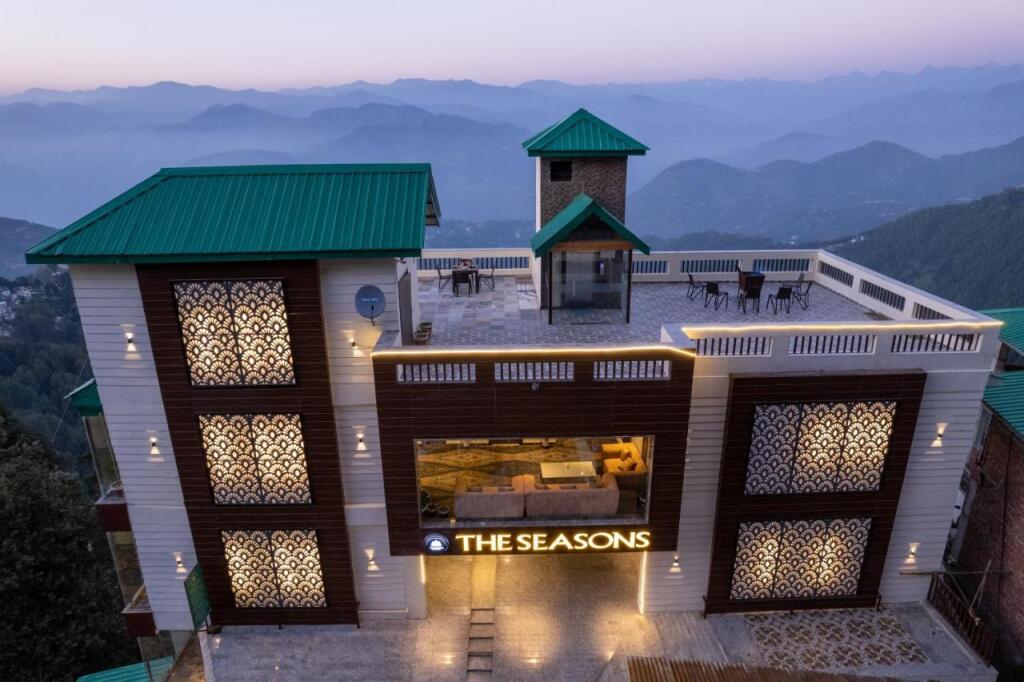 Чамба: The Seasons Dalhousie - Best Valley View & Mountain View Hotel in Dalhousie