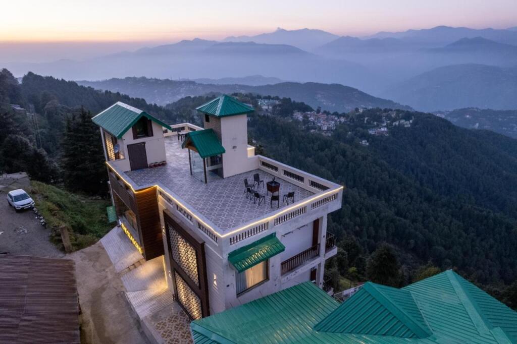 Чамба: The Seasons Dalhousie - Best Valley View & Mountain View Hotel in Dalhousie