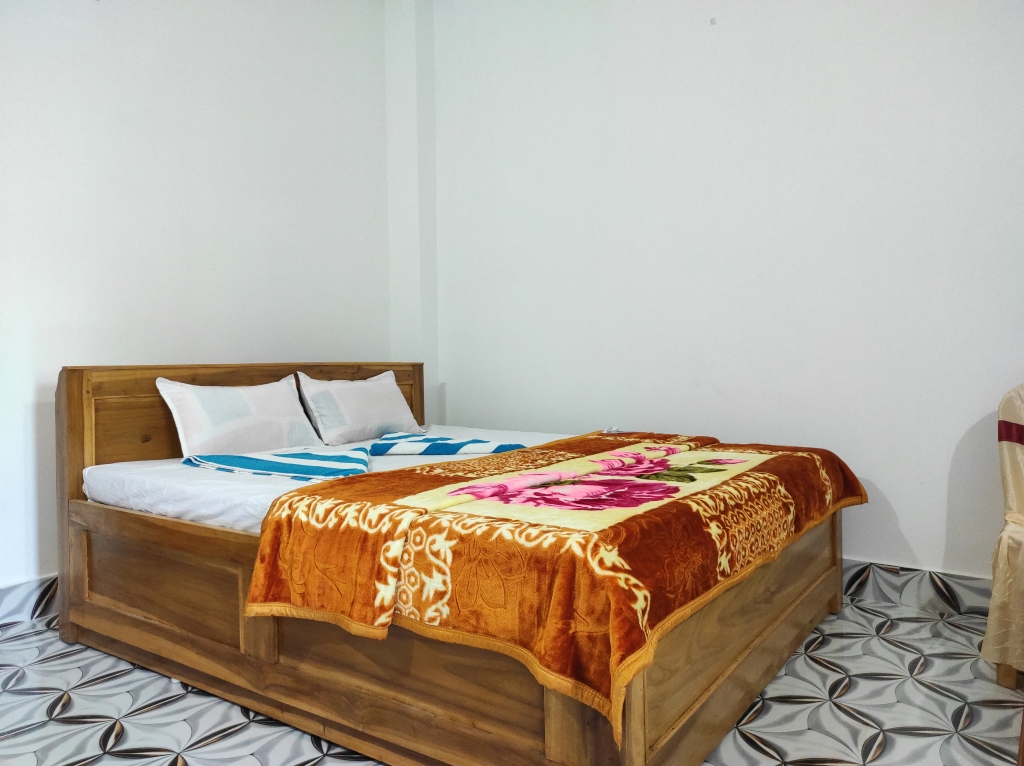 Джиоти Гаон: Homocation River Rock Tourist Lodge