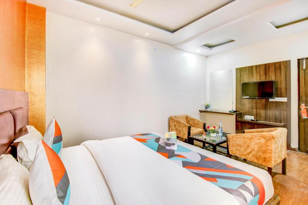 Лакхнау: FabHotel The Gayatri Palace