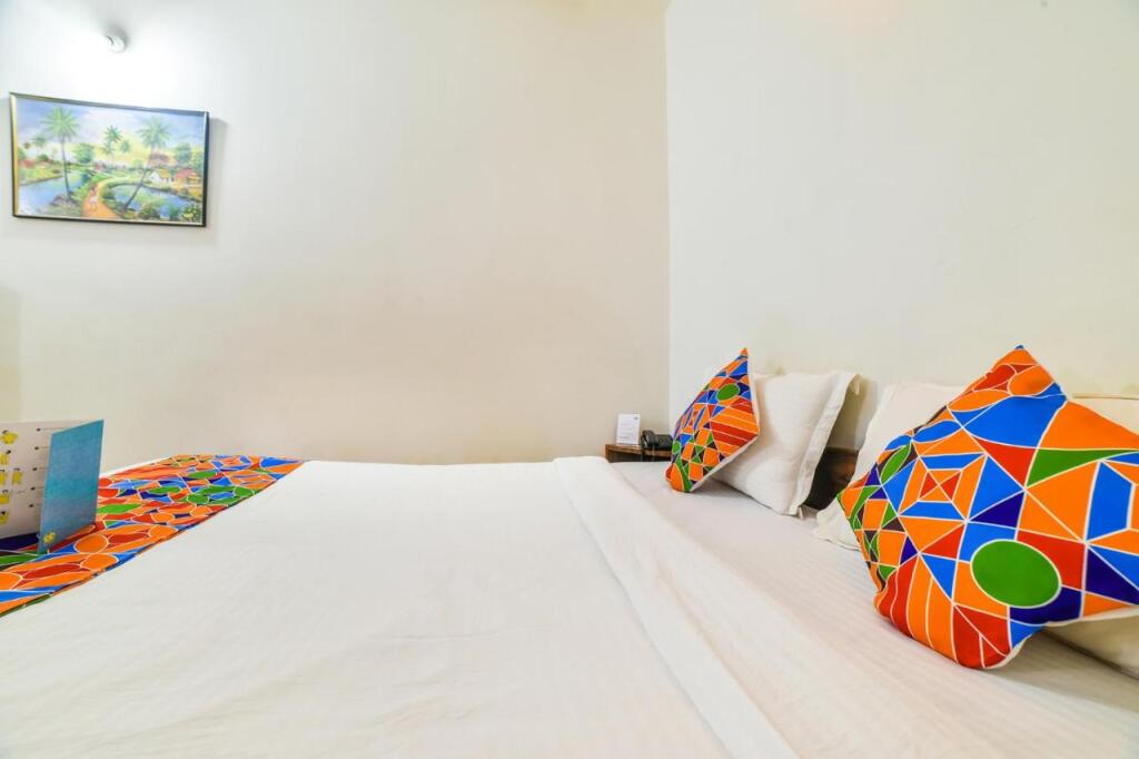 Вагатор: FabHotel Yoyo Cottage