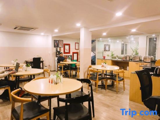 Гуруграм: Mavens White Artemis Hospital Road Sector 52 Gurgaon
