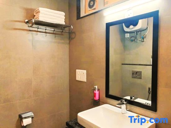 Гуруграм: Mavens White Artemis Hospital Road Sector 52 Gurgaon