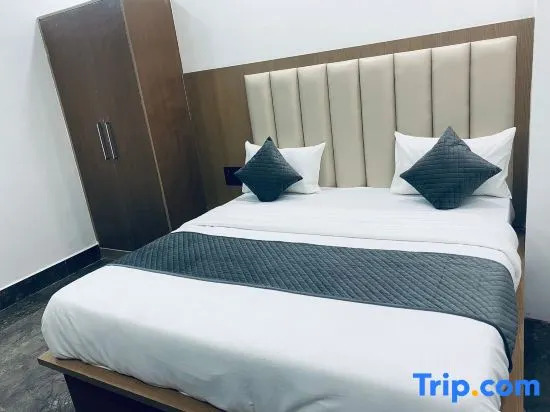 Матхура: Hotel Aarav Grand