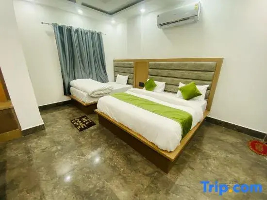 Матхура: Hotel Aarav Grand