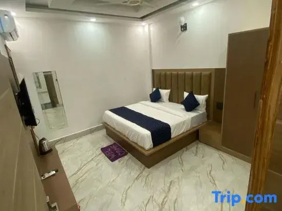 Матхура: Hotel Aarav Grand