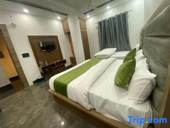 Матхура: Hotel Aarav Grand