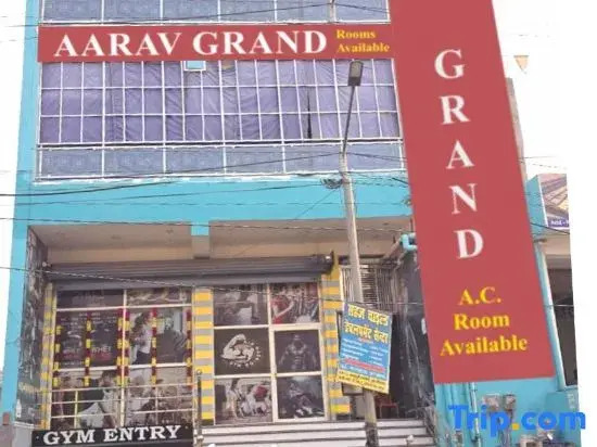 Матхура: Hotel Aarav Grand