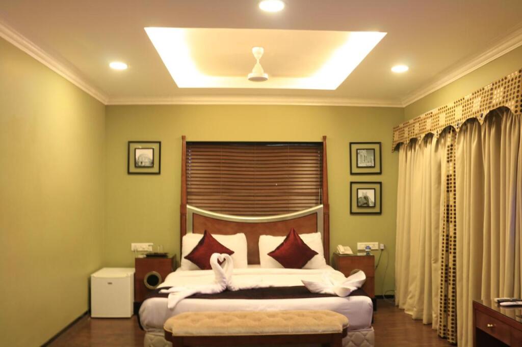 Индаур: Jalsa Hotel & Banquets