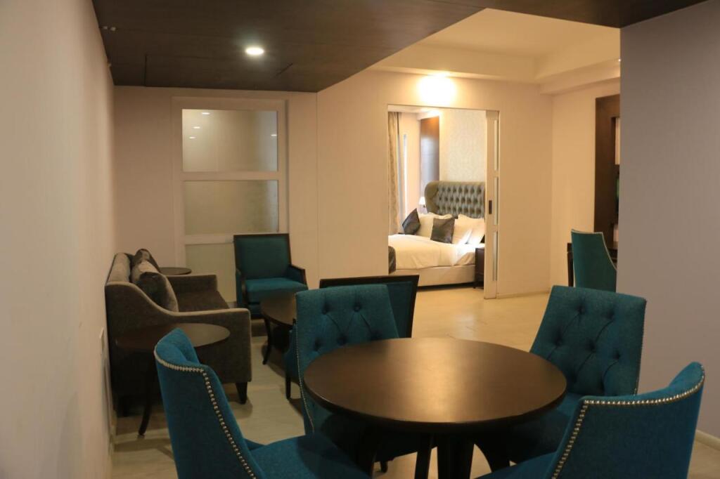 Индаур: Jalsa Hotel & Banquets