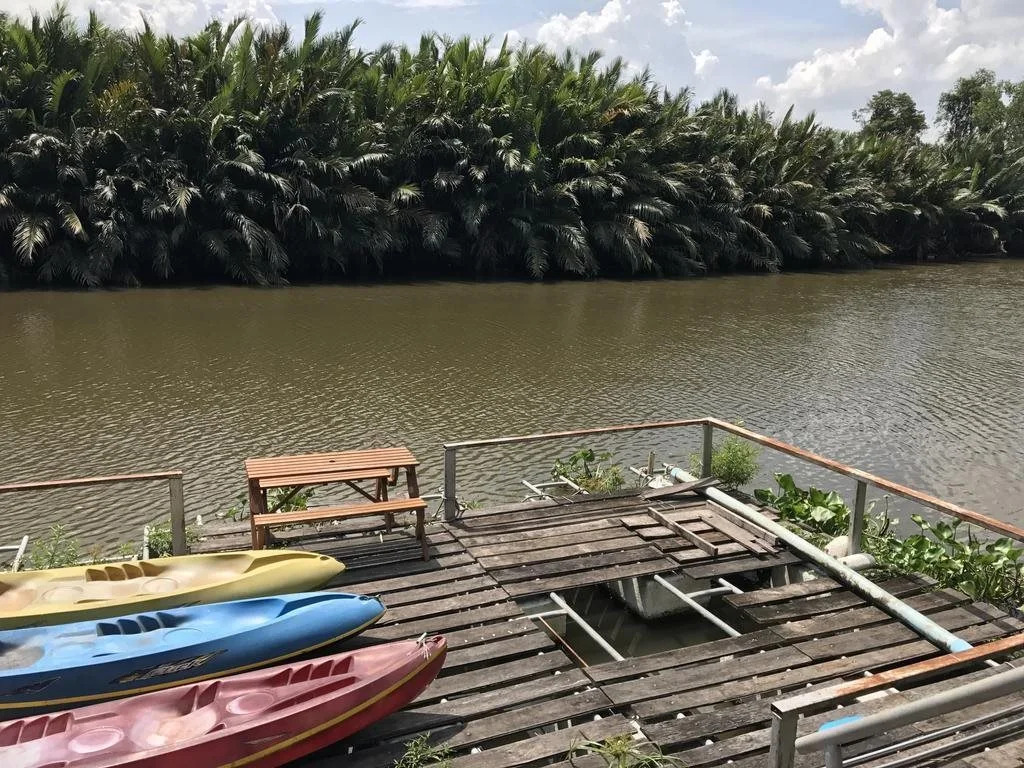 Сураттхани: Floating Island Seafood & Resort