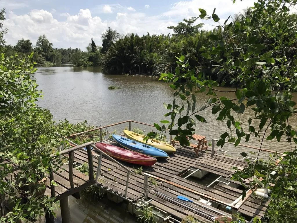 Сураттхани: Floating Island Seafood & Resort