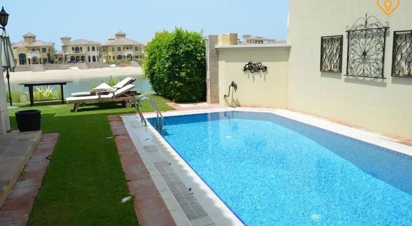 Дубай: Keys Please Holiday Homes- Private Beach Villa B Frond