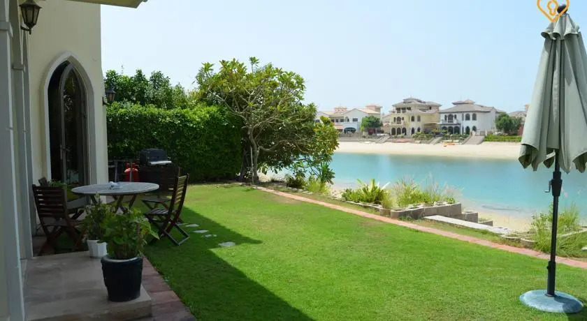 Дубай: Keys Please Holiday Homes- Private Beach Villa B Frond