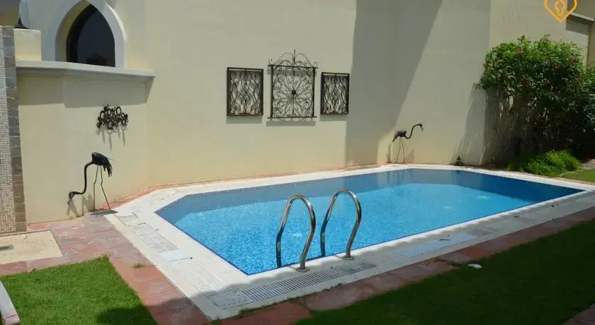 Дубай: Keys Please Holiday Homes- Private Beach Villa B Frond