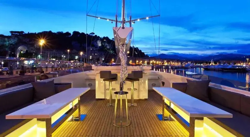 Бодрум: Mega Yacht Infinity