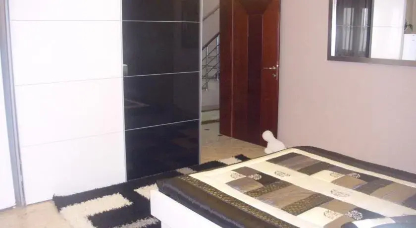 Ульцинь: Apartmani Shata