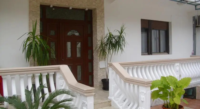 Ульцинь: Apartmani Shata