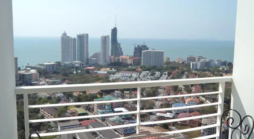 Паттайя: Apartment near Wongamat Beach 1709
