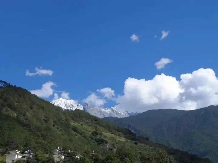 Шангри-Ла: Travel Hostel Tiger Leaping Gorge
