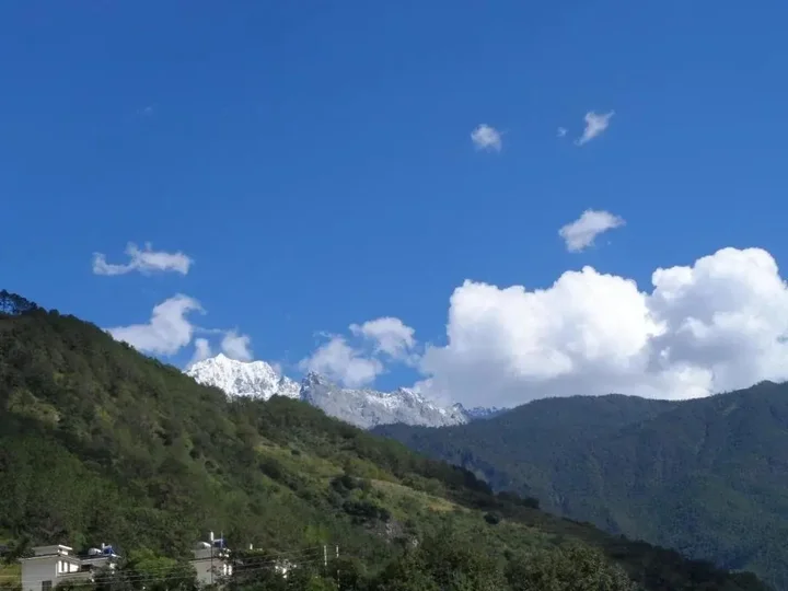 Шангри-Ла: Travel  Hostel Tiger Leaping Gorge