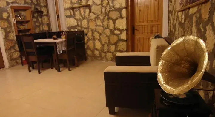 Исламлар: Villa Nar