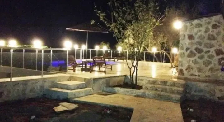 Исламлар: Villa Nar
