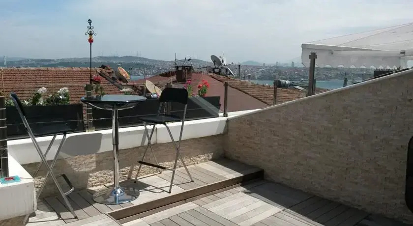 Cihangir Terrace w/ Bosphorus View — фото 6