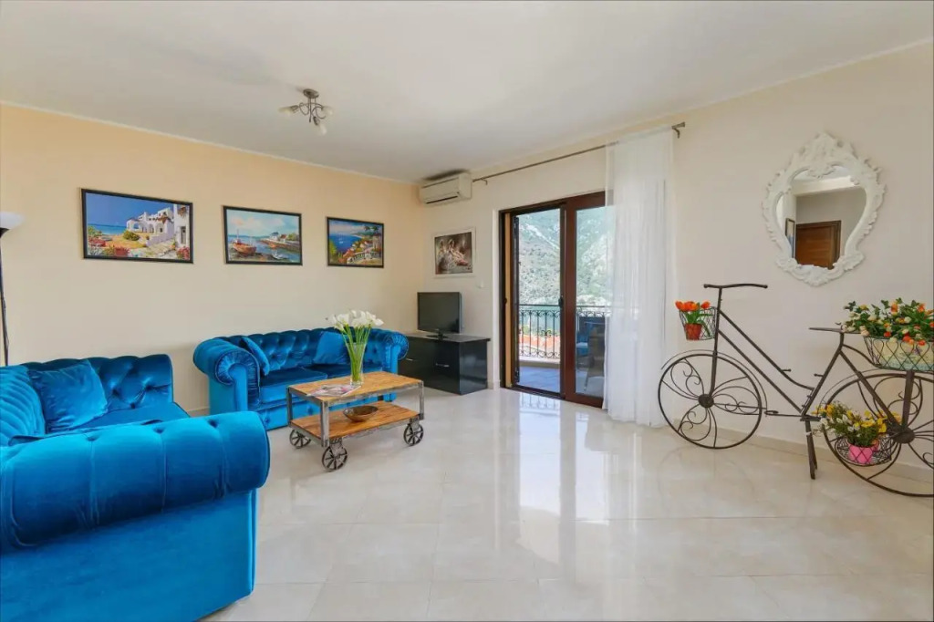 Доброта: S&A&M Sunset Apartments with pool and sea view