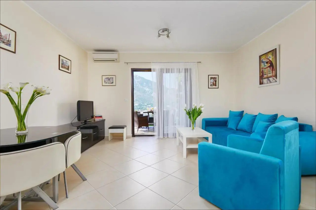 Доброта: S&A&M Sunset Apartments with pool and sea view