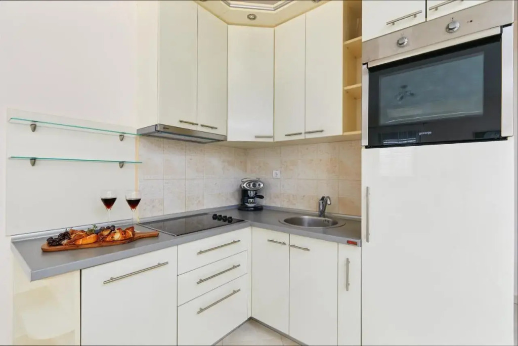 Доброта: S&A&M Sunset Apartments with pool and sea view