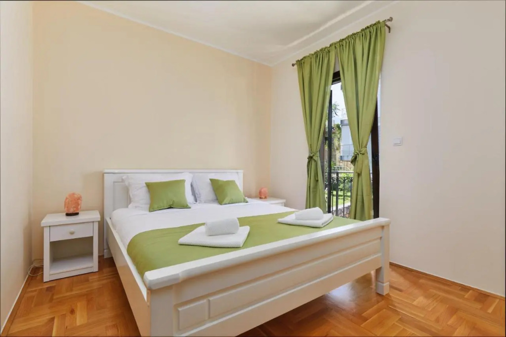 Доброта: S&A&M Sunset Apartments with pool and sea view