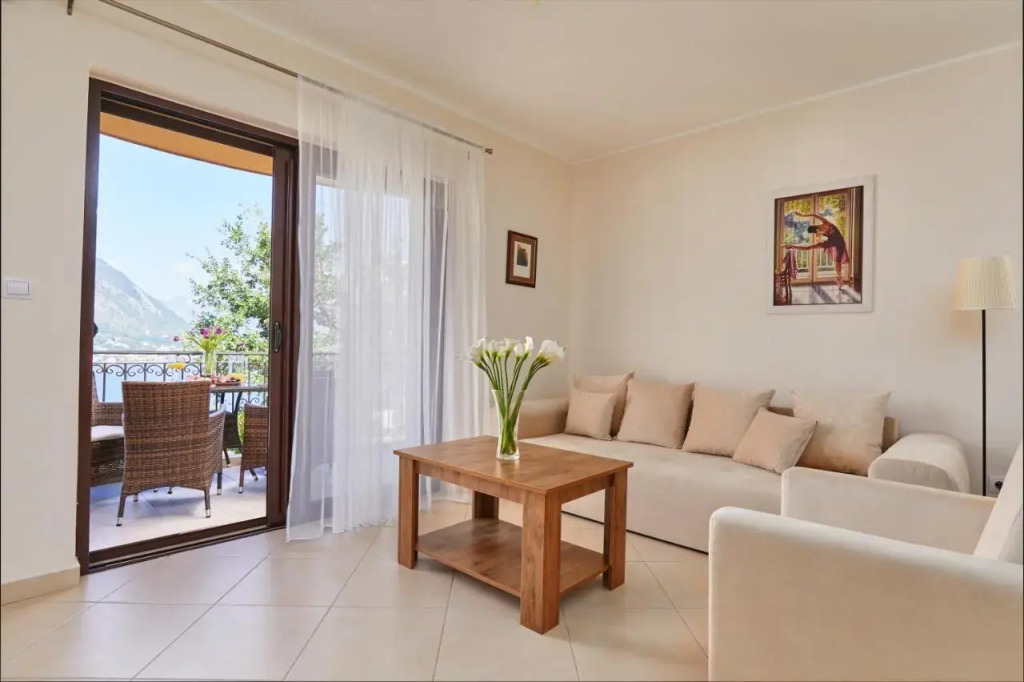 Доброта: S&A&M Sunset Apartments with pool and sea view