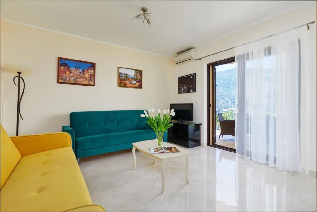 Доброта: S&A&M Sunset Apartments with pool and sea view