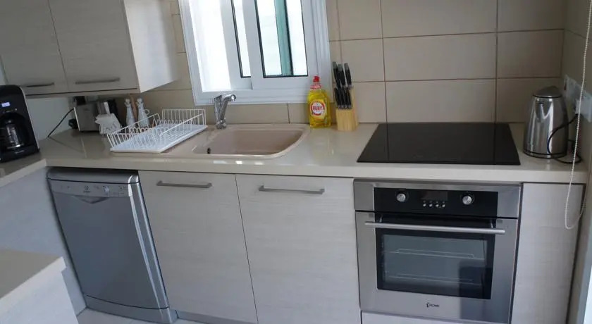 Протарас: Green Bay Familys Villa