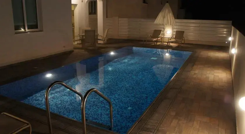 Протарас: Green Bay Familys Villa