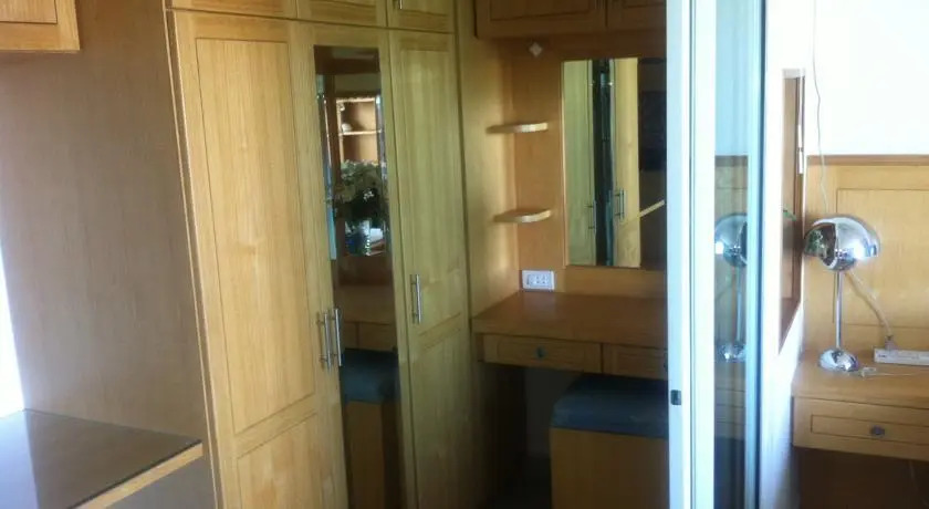 Паттайя: Malinitour Apartments