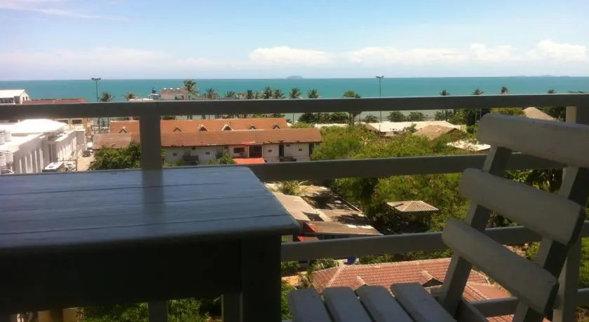 Паттайя: Malinitour Apartments