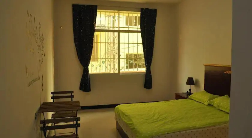 Цзинхун: Wonderland Youth Hostel