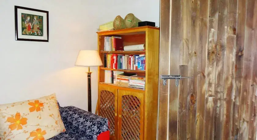 Цзинхун: Wonderland Youth Hostel