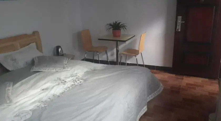 Цзюцюань: Dunhuang Ancient Path Hostel