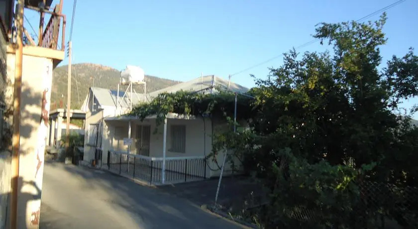 Какопетрия: Zorpides House